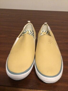 Sebago beach comber star Daffodil slip on non slip Vibrant sole Sz 8 M